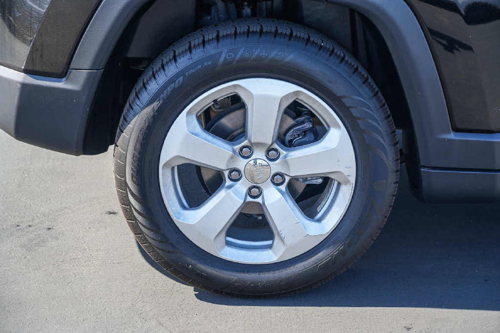 Used 2019 Jeep Compass Latitude FWD image 11