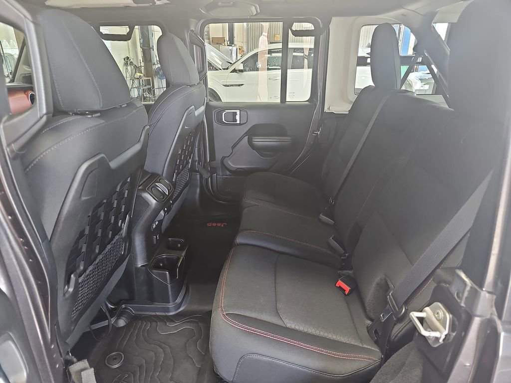 Used 2018 Jeep Wrangler Unlimited Rubicon AWD/4WD image 14