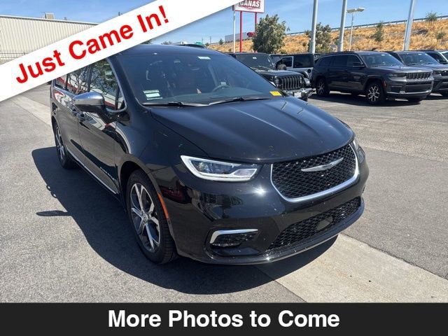 Used 2026 Chrysler Pacifica Pinnacle FWD image 8