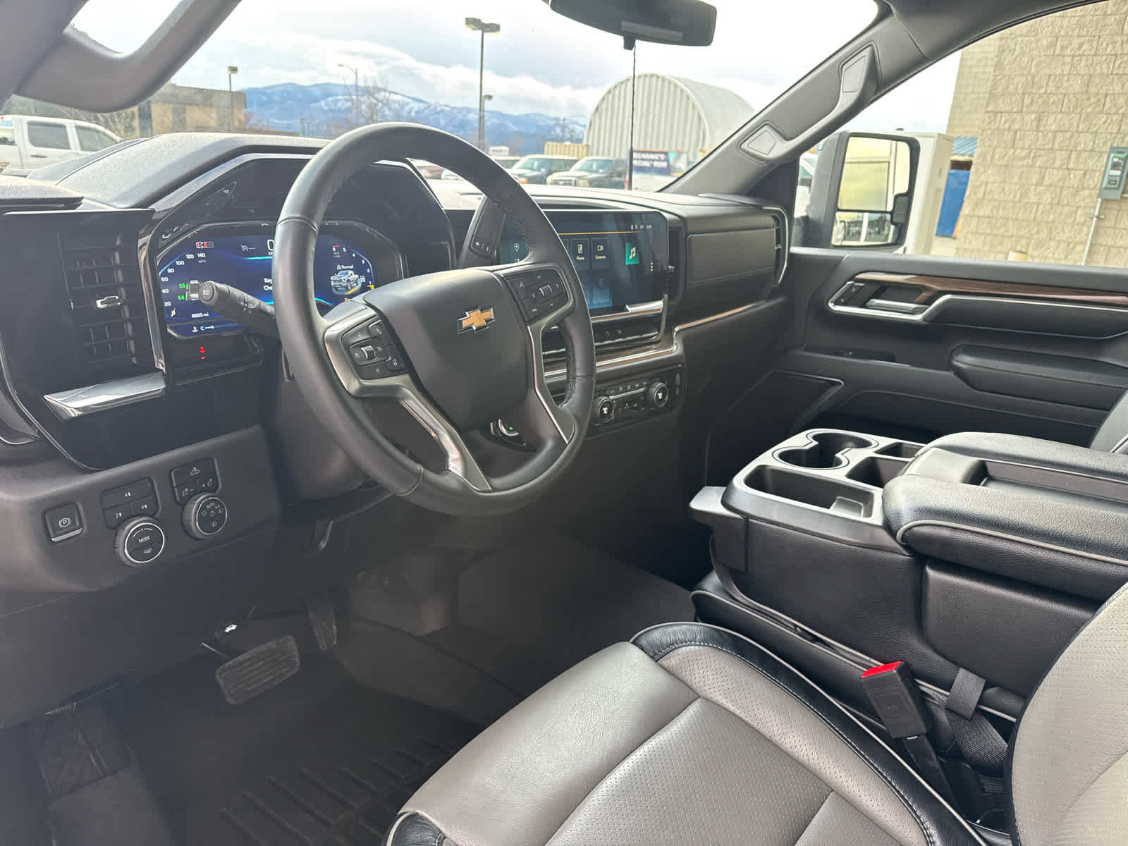 Used 2024 Chevrolet Silverado 2500 LT w/ Convenience Package image 9