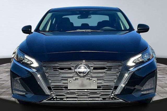 Used 2025 Nissan Altima 2.5 SV image 2