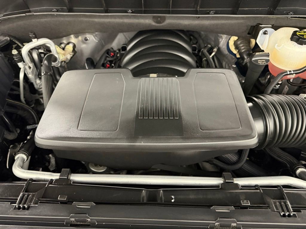 Used 2025 Chevrolet Suburban Premier RWD image 37