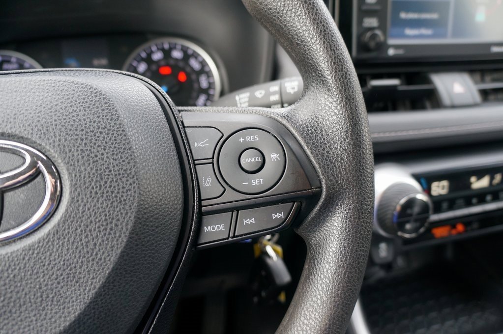 Used 2021 Toyota RAV4 LE image 20