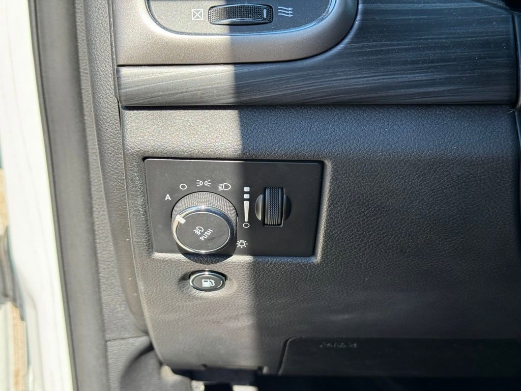 Used 2019 Jeep Grand Cherokee Altitude image 18