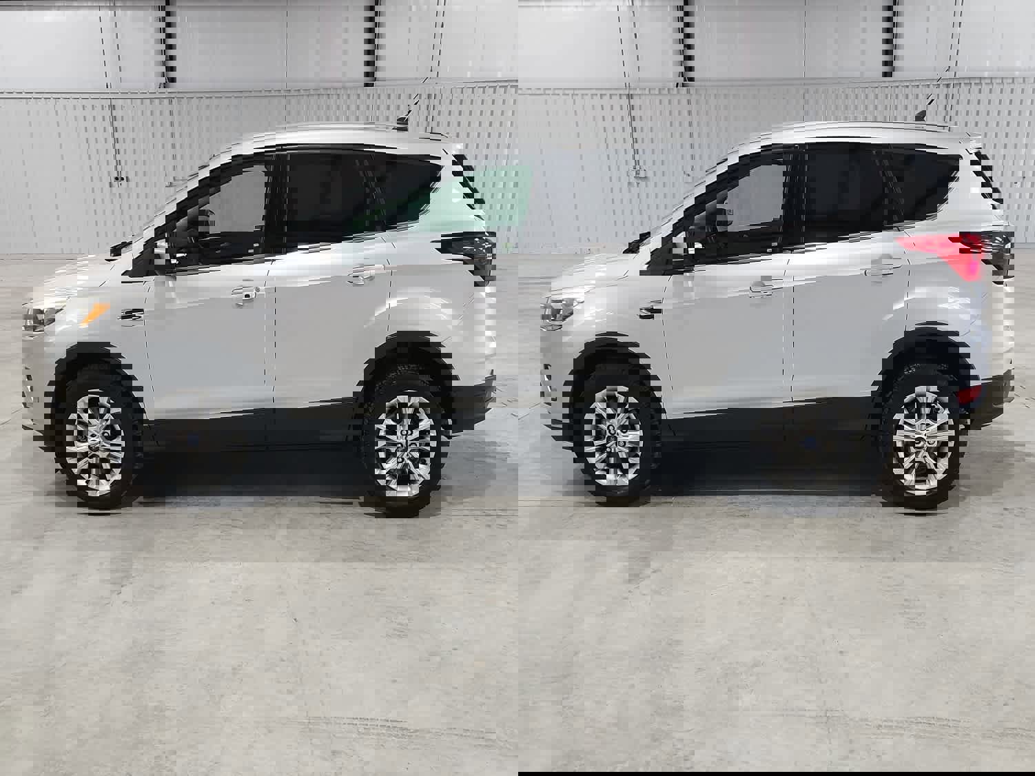 Used 2019 Ford Escape SE image 2