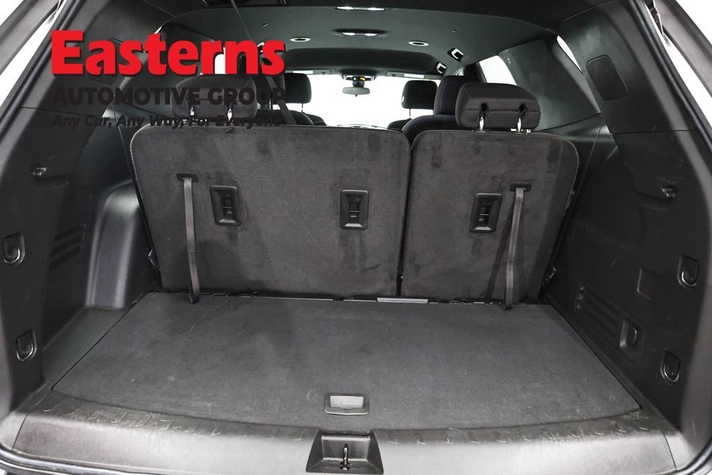 Used 2022 Chevrolet Traverse LT FWD image 9
