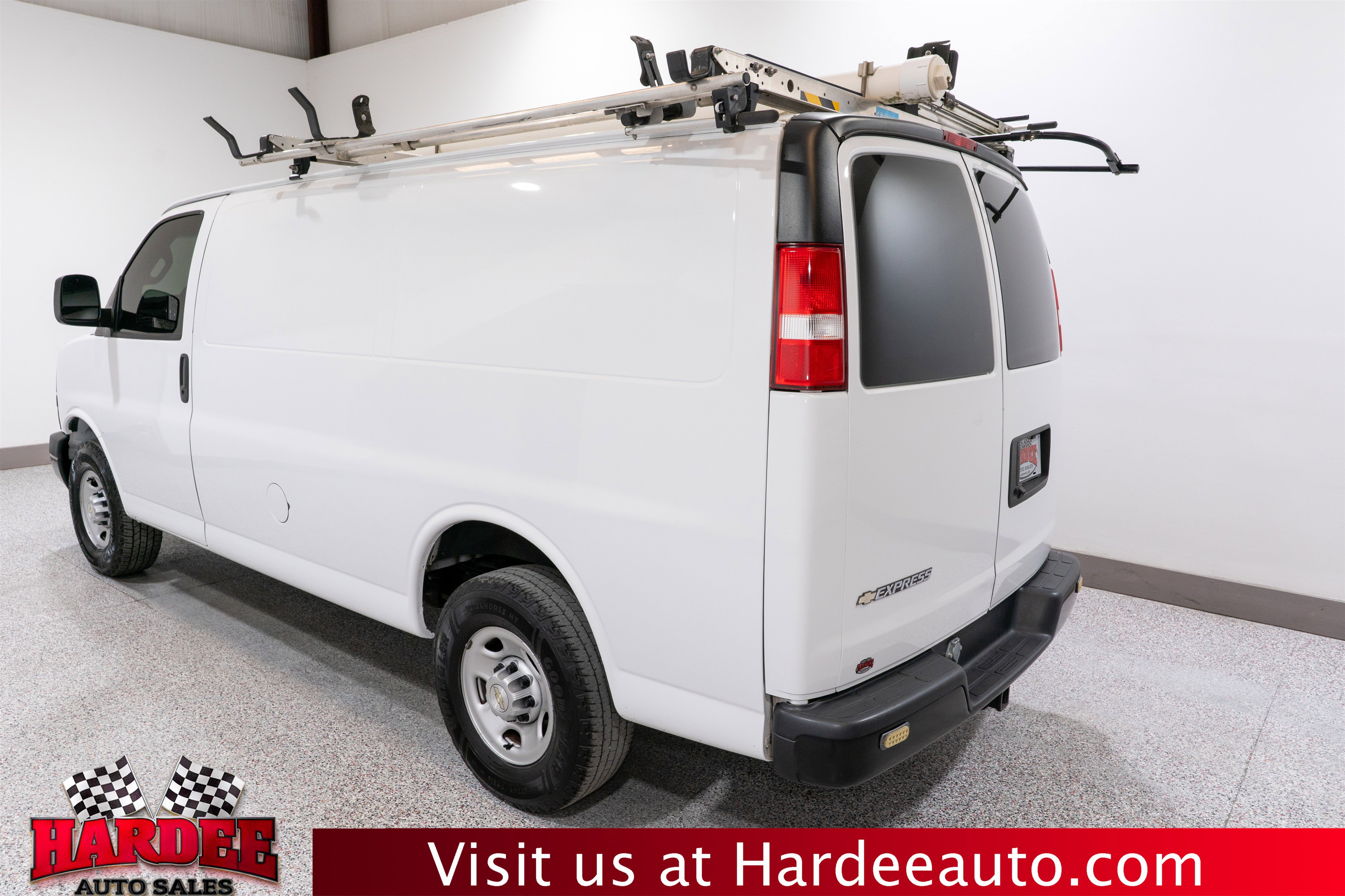 Used 2020 Chevrolet Express 2500 w/ Driver Convenience Package RWD image 3