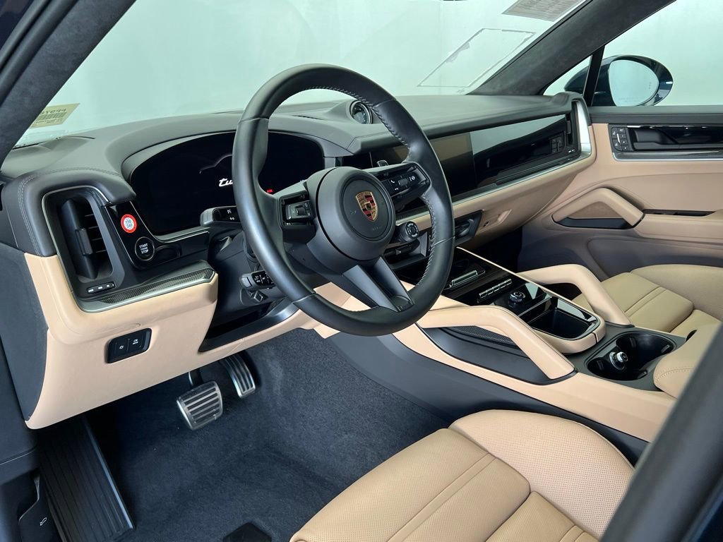 Used 2024 Porsche Cayenne Turbo image 4
