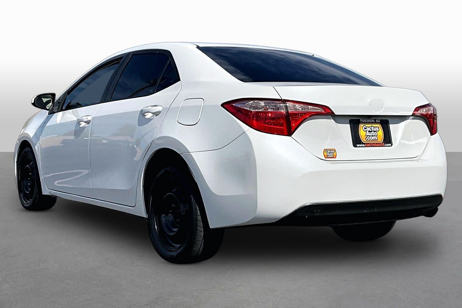 Used 2017 Toyota Corolla LE w/ Carpet Mat Package (TMS) FWD image 10