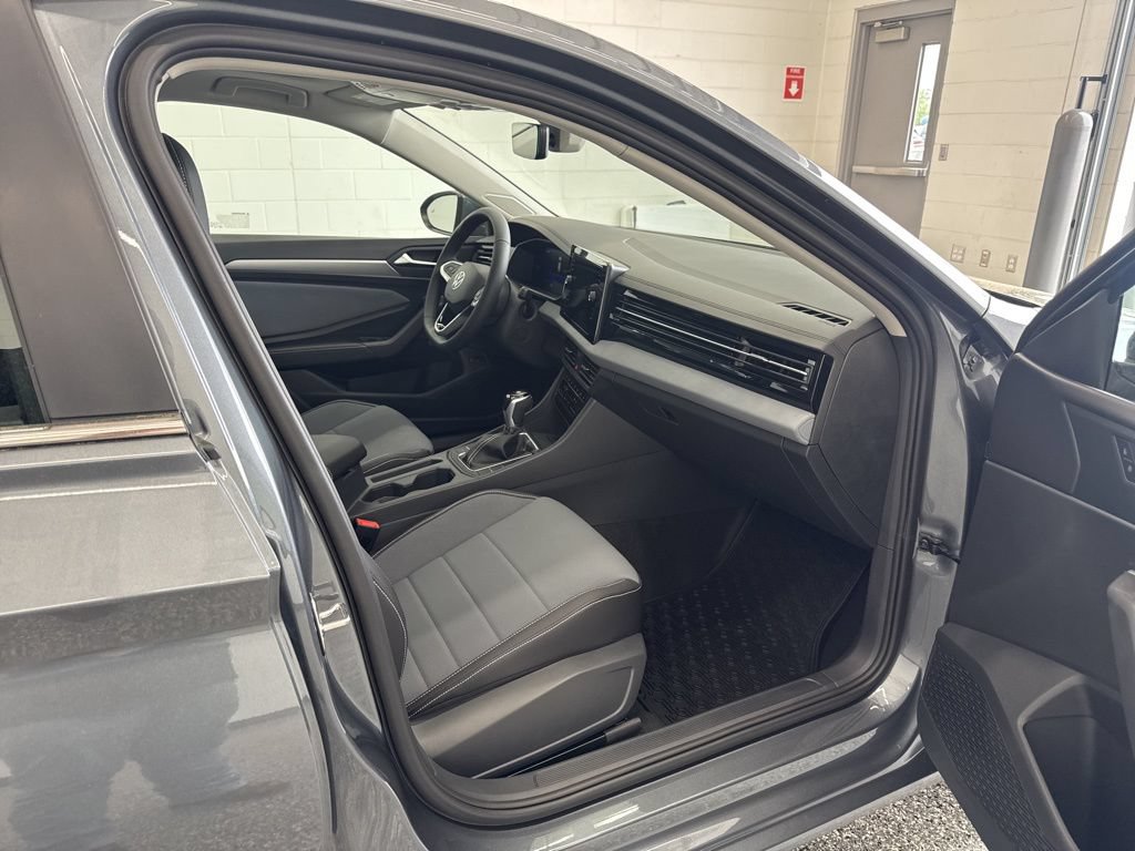 New 2026 Volkswagen Jetta SE FWD image 9