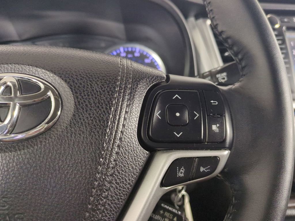 Used 2018 Toyota Highlander Plus image 32