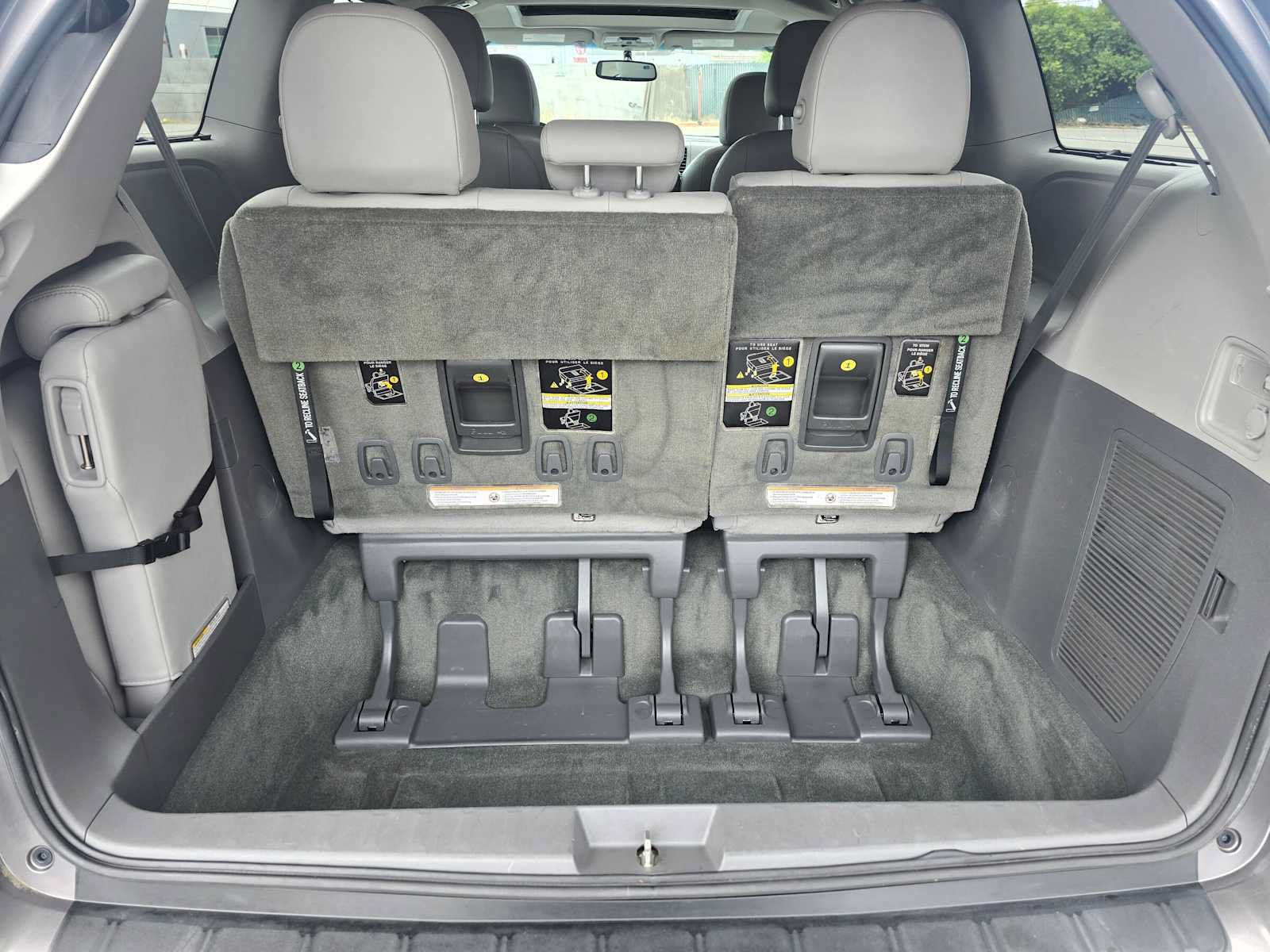 Used 2017 Toyota Sienna XLE w/ XLE Navigation Package FWD image 15