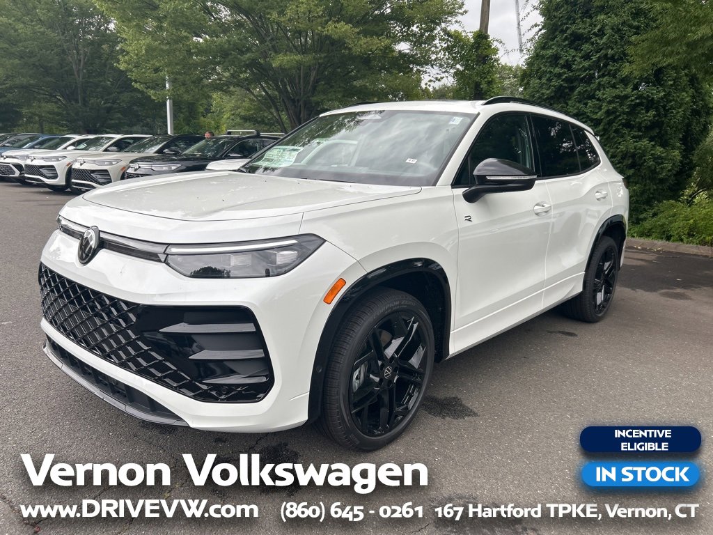 New 2025 Volkswagen Tiguan SE R-Line image 1