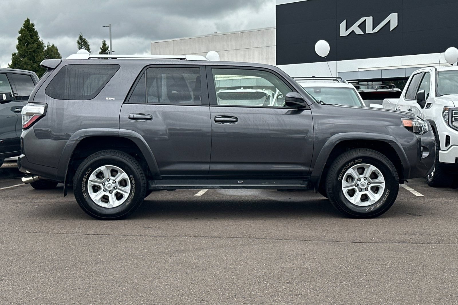 Used 2016 Toyota 4Runner SR5 AWD/4WD image 3