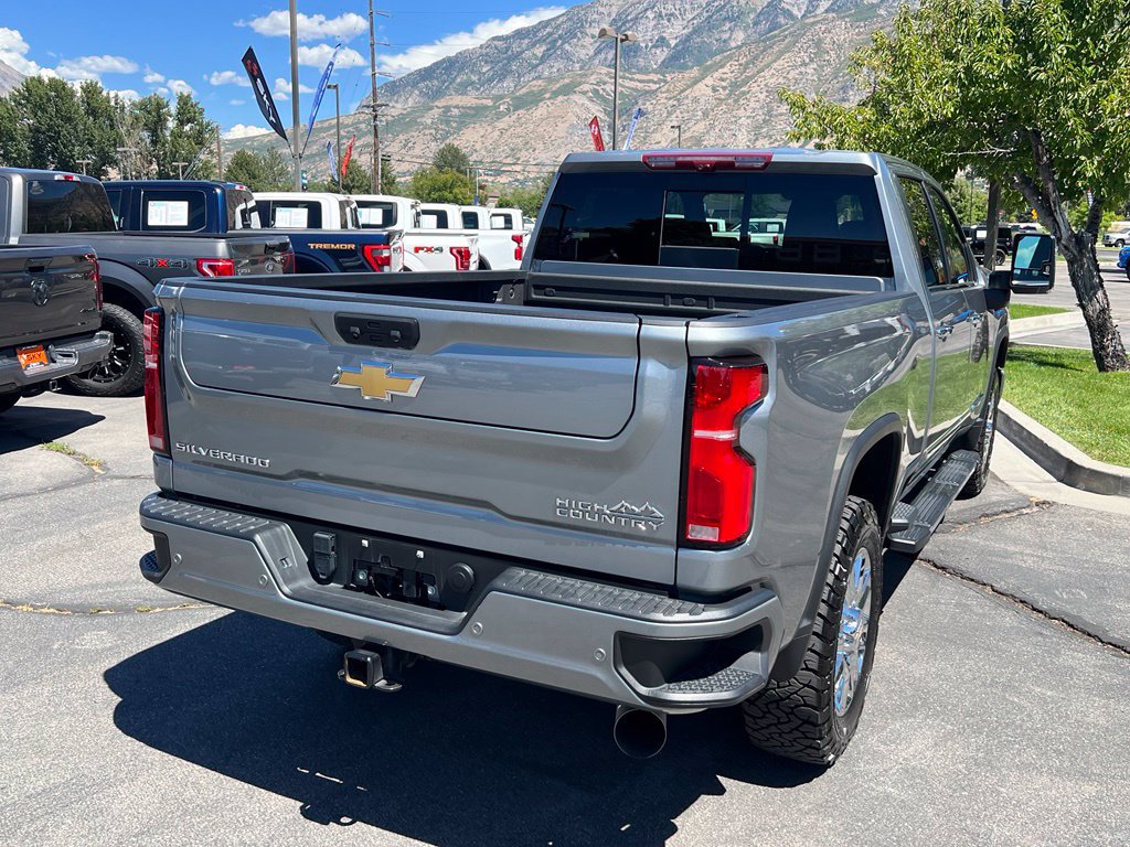 Used 2024 Chevrolet Silverado 3500 High Country w/ High Country Premium Package AWD/4WD image 9
