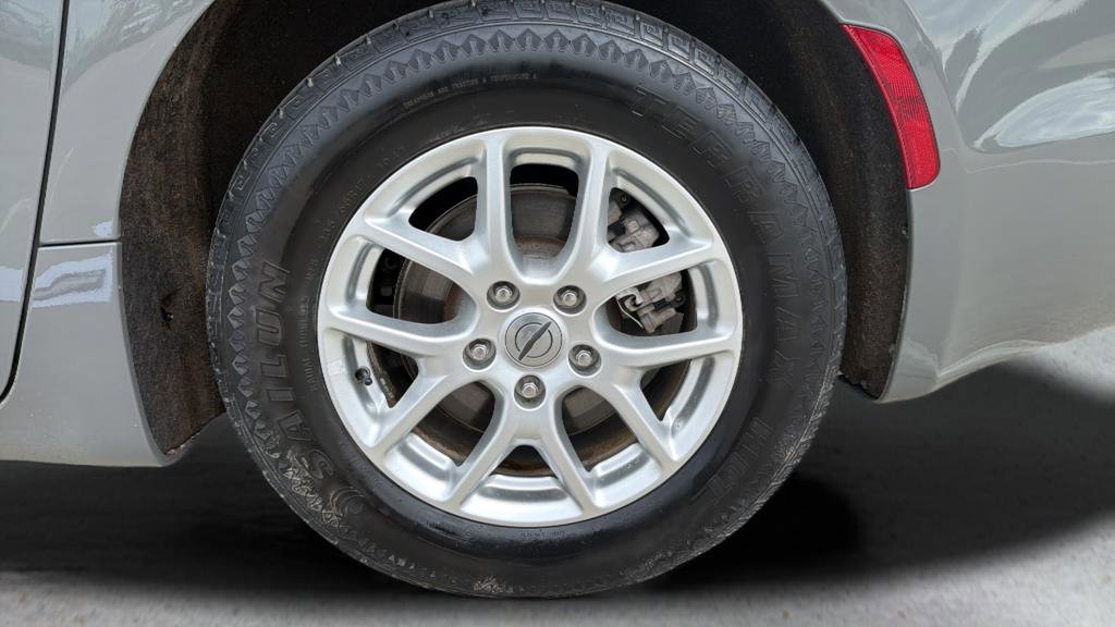 Used 2022 Chrysler Pacifica Touring-L FWD image 24