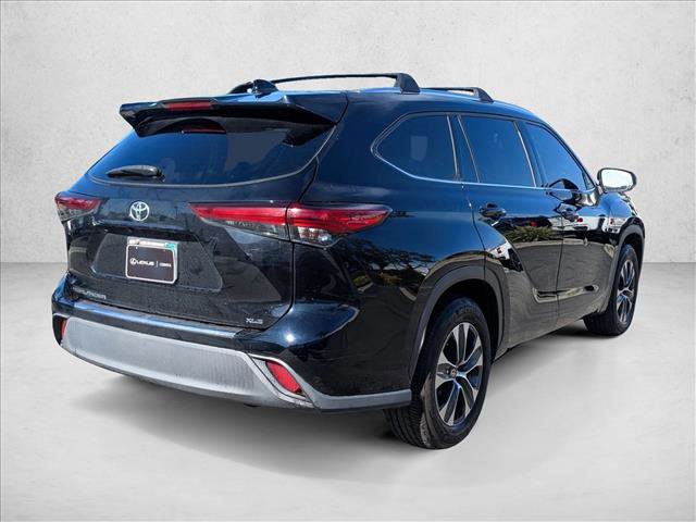 Used 2020 Toyota Highlander XLE image 6