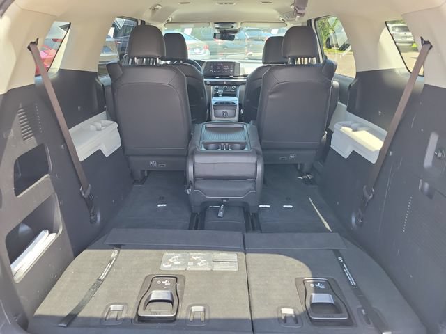 Used 2024 Kia Carnival LX FWD image 9