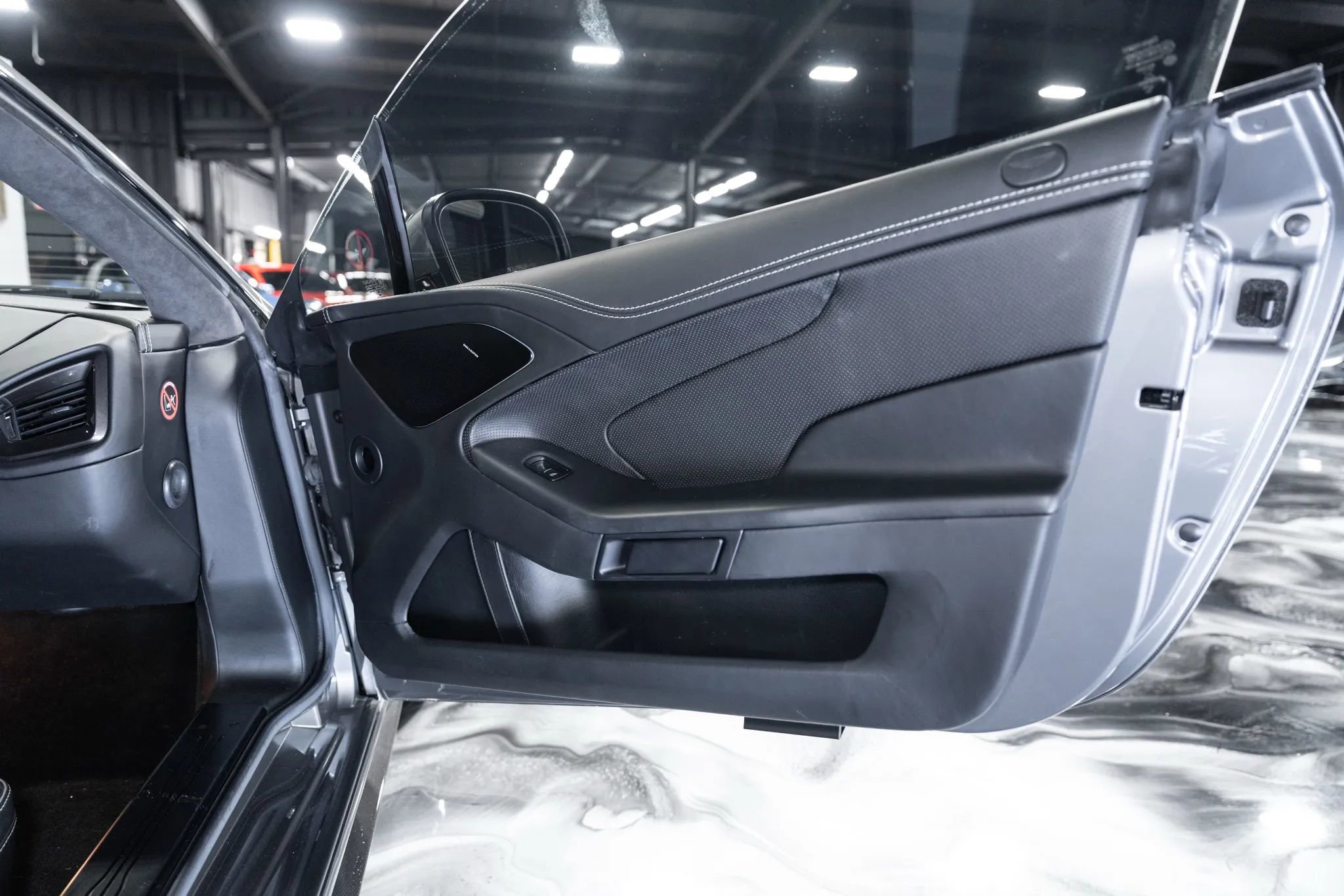 Used 2017 Aston Martin Vanquish Coupe image 30
