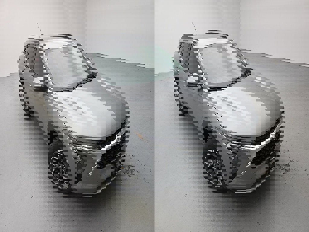 New 2026 Chevrolet Trax LT w/ Driver Confidence Package image 2