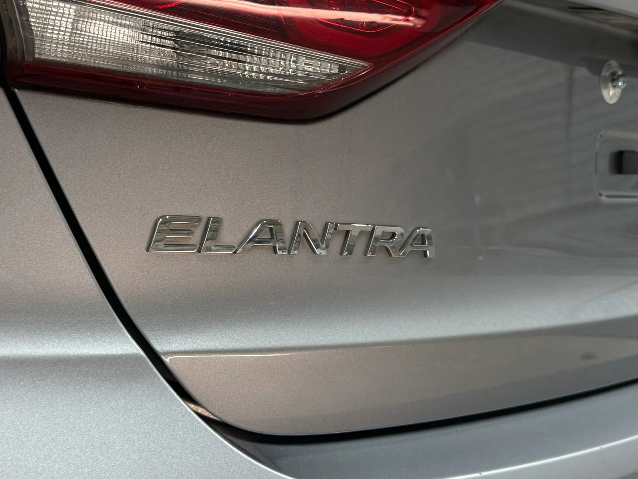 Used 2017 Hyundai Elantra Limited FWD image 11