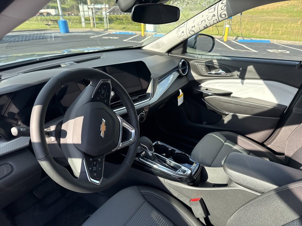 New 2026 Chevrolet Trax LT FWD image 12