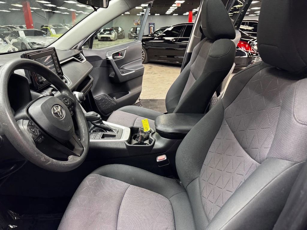 Used 2019 Toyota RAV4 XLE image 34