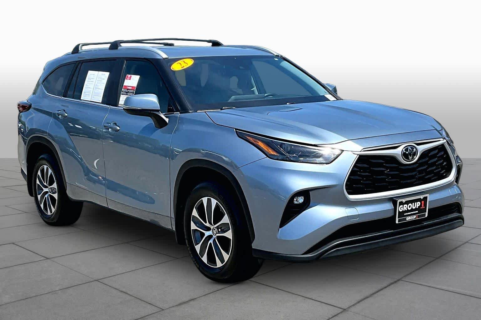 Used 2023 Toyota Highlander XLE AWD/4WD image 2