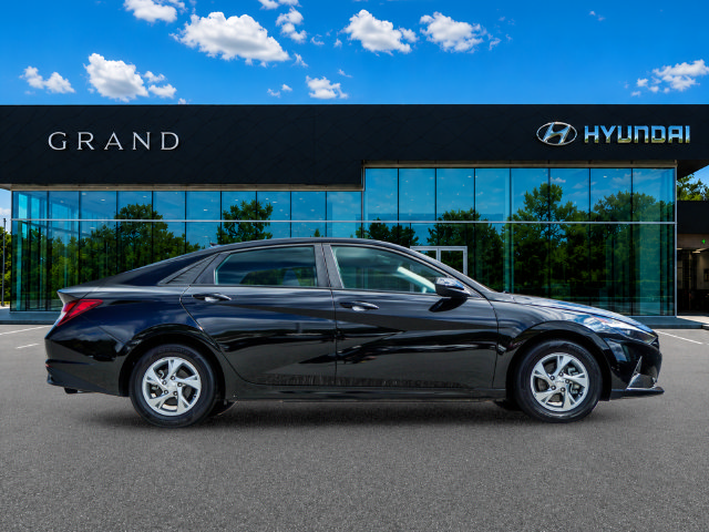 Used 2023 Hyundai Elantra SE FWD image 7