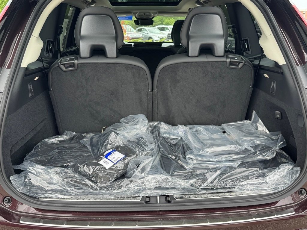 New 2026 Volvo XC90 T8 Ultra w/ Protection Package Premier AWD/4WD image 5