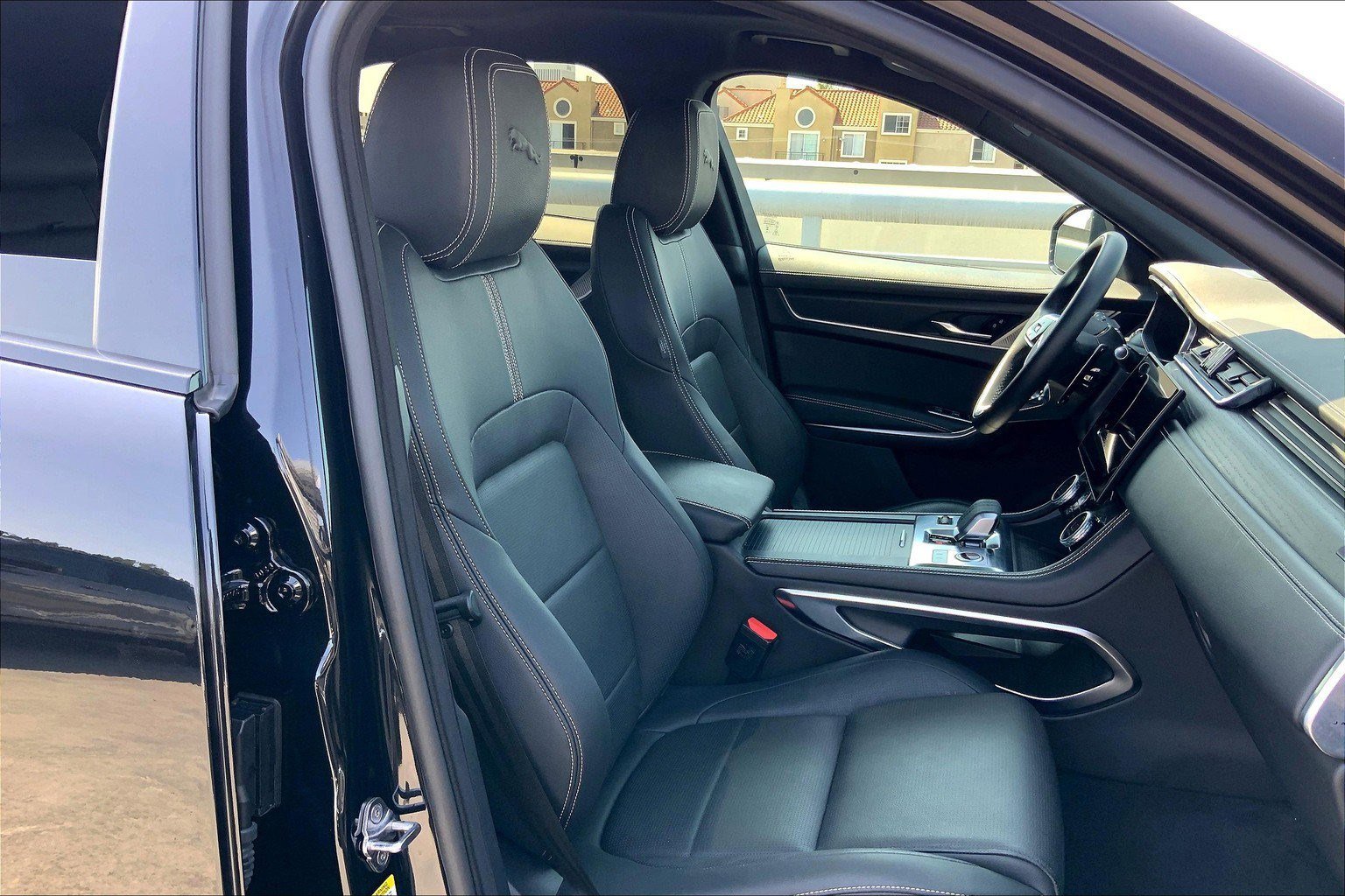 Used 2025 Jaguar F-PACE R-Dynamic S image 7