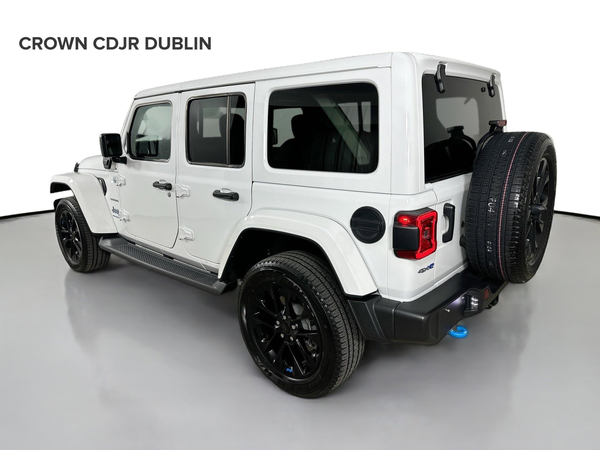 Used 2023 Jeep Wrangler Unlimited Sahara w/ Cold Weather Group AWD/4WD image 7
