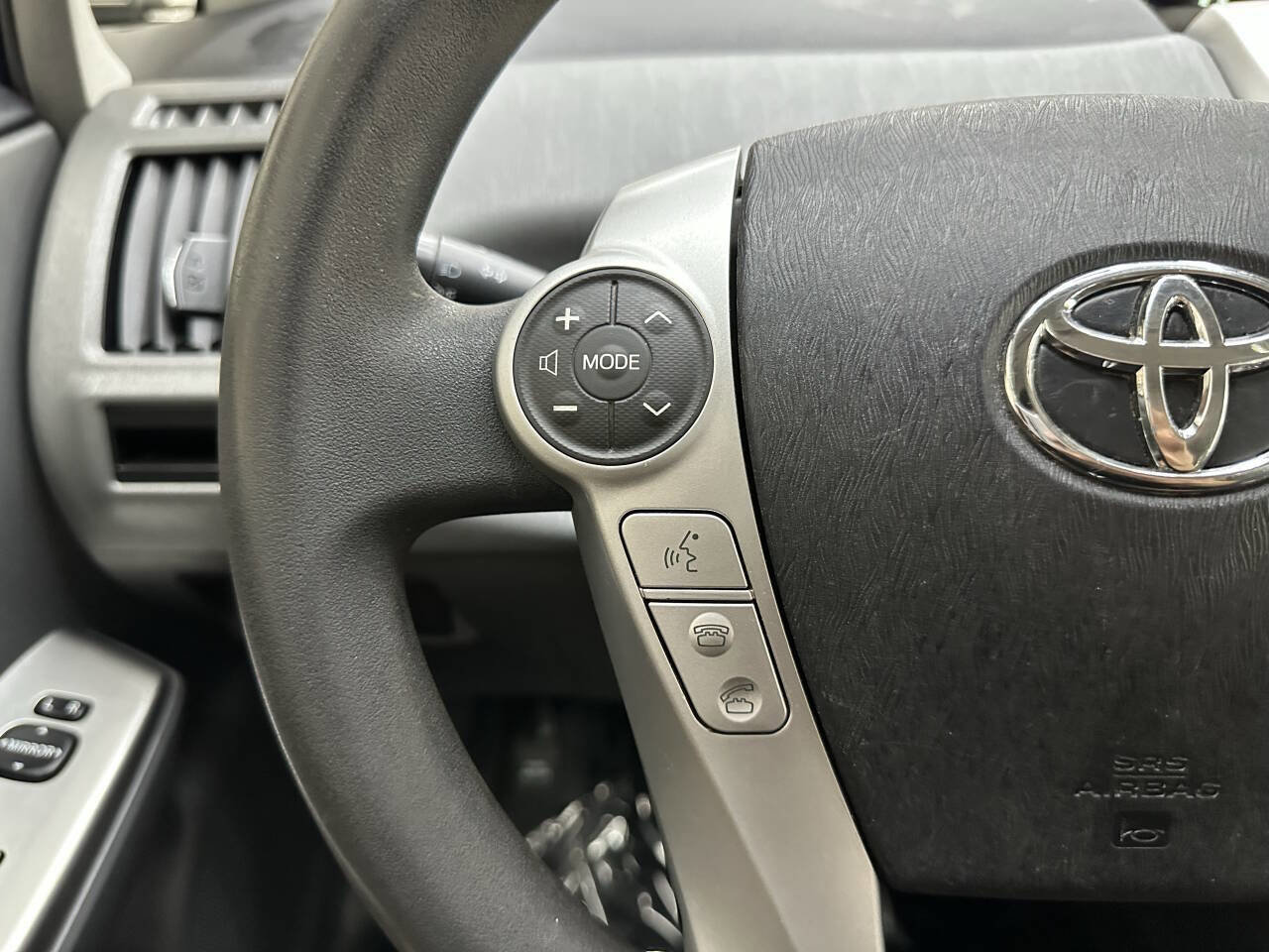 Used 2012 Toyota Prius V image 21