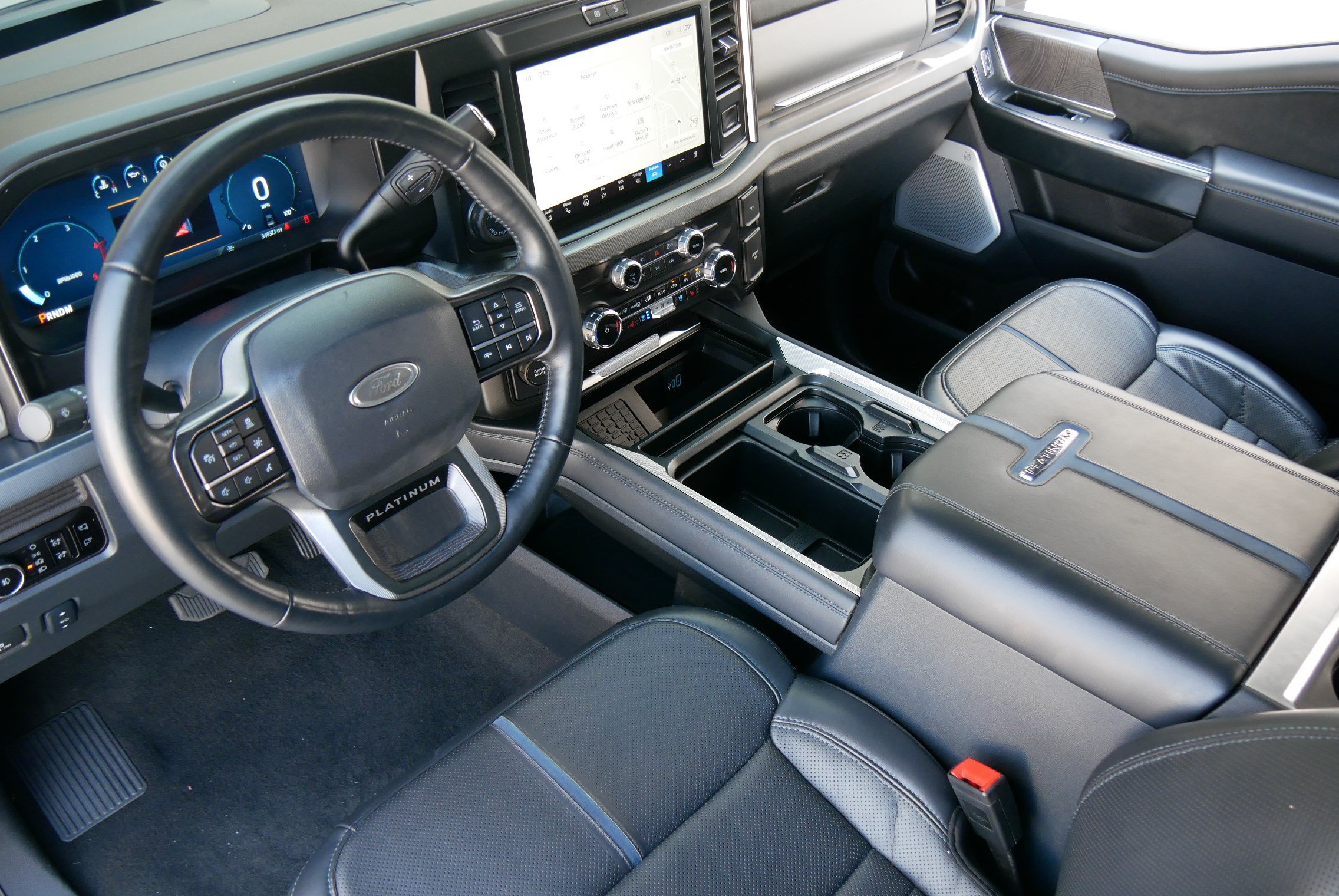 Used 2025 Ford F450 Platinum w/ FX4 Off-Road Package AWD/4WD image 14