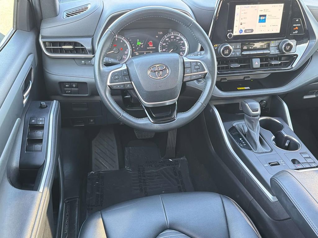 Used 2023 Toyota Highlander XSE image 10