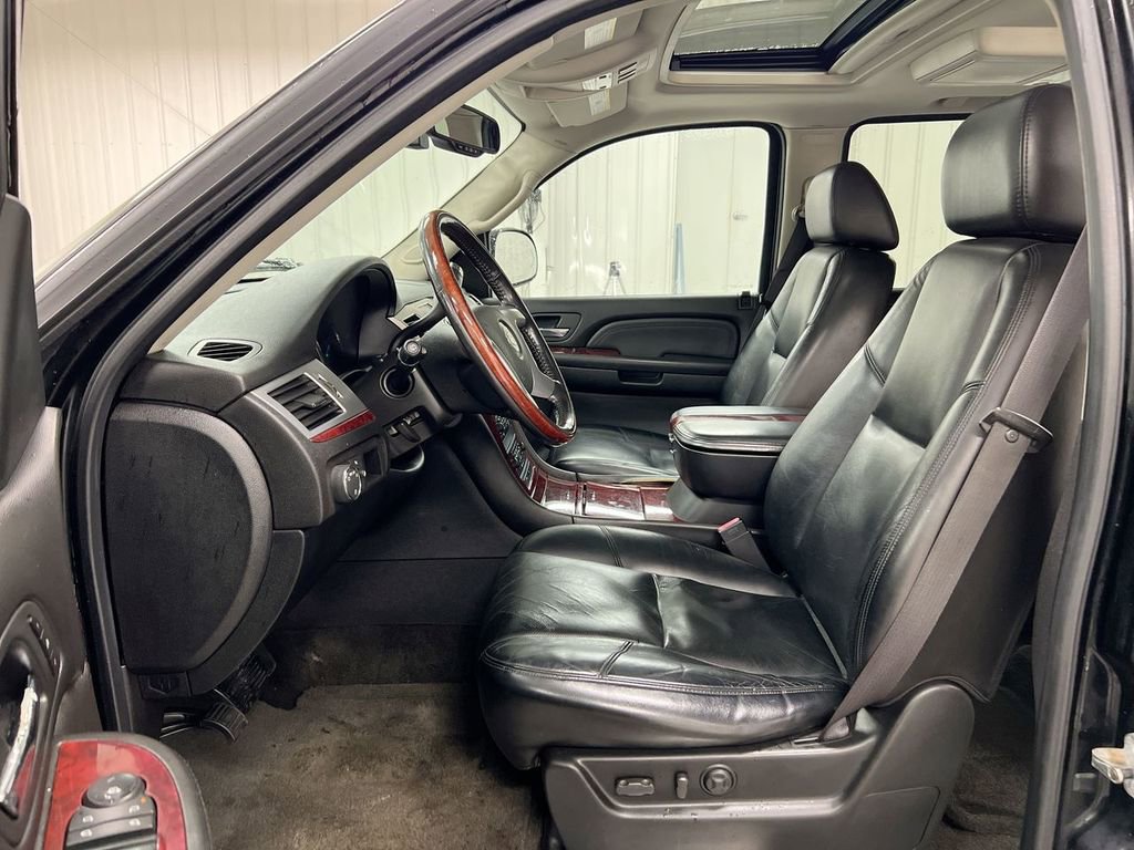Used 2007 Cadillac Escalade AWD w/ Information Package image 20