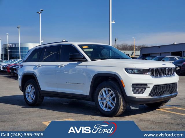 Used 2023 Jeep Grand Cherokee Laredo image 2