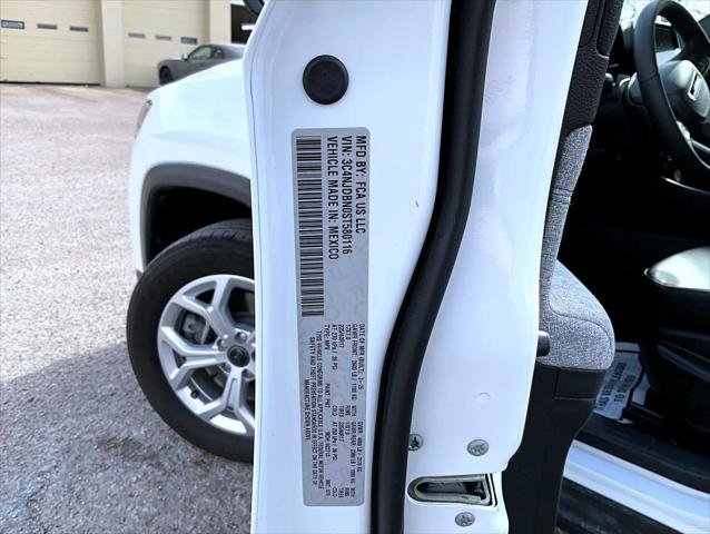 Certified 2025 Jeep Compass Latitude AWD/4WD image 25
