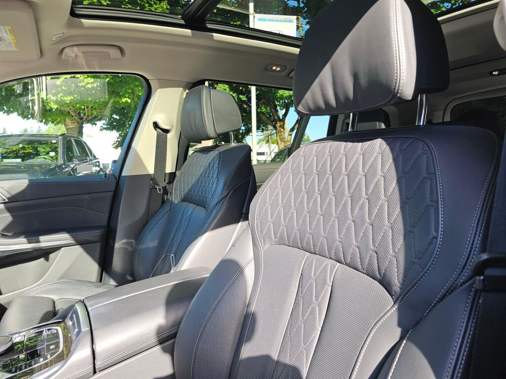 Used 2025 BMW X7 xDrive40i AWD/4WD image 24