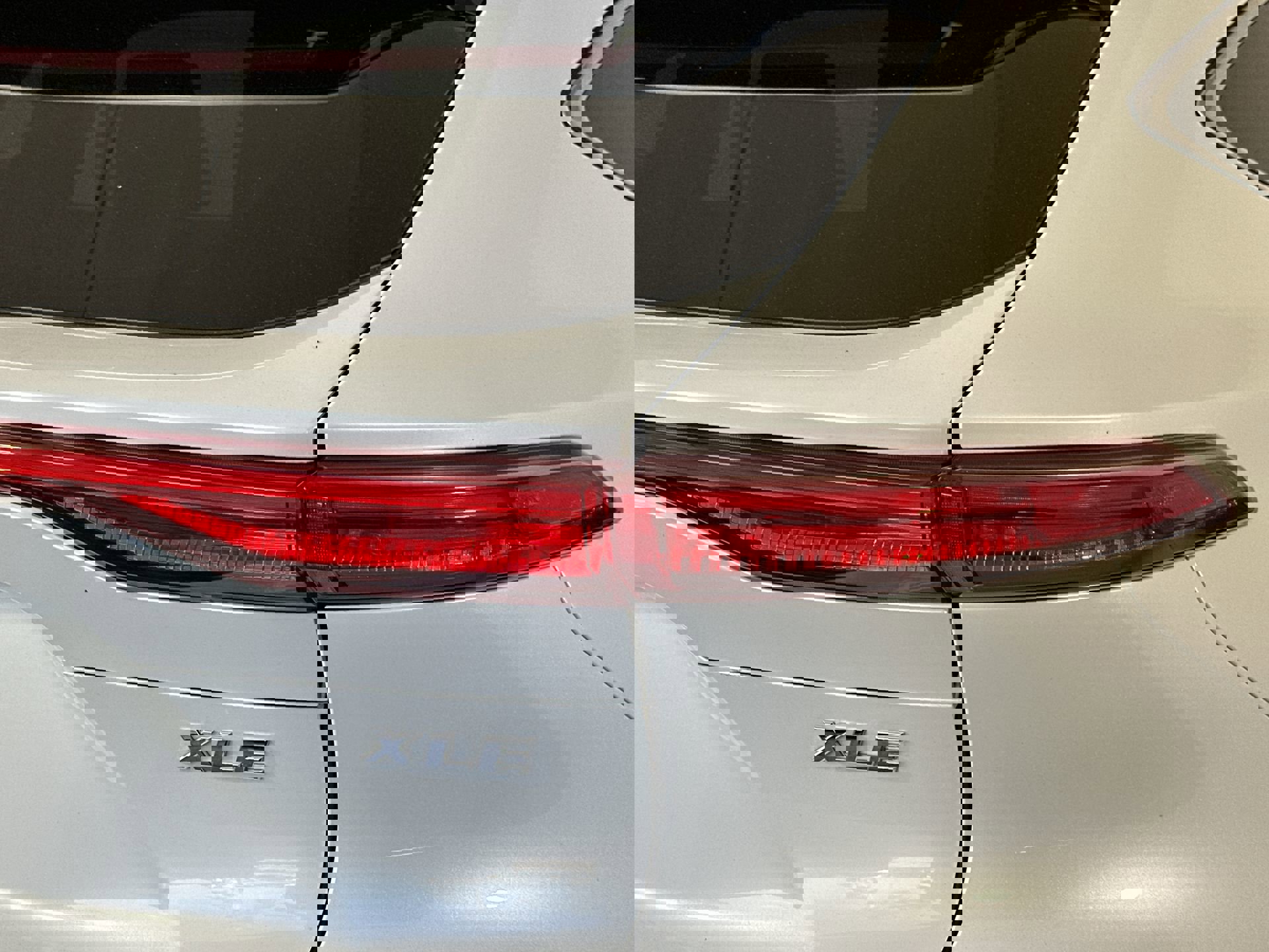 Used 2023 Toyota Venza Limited image 30