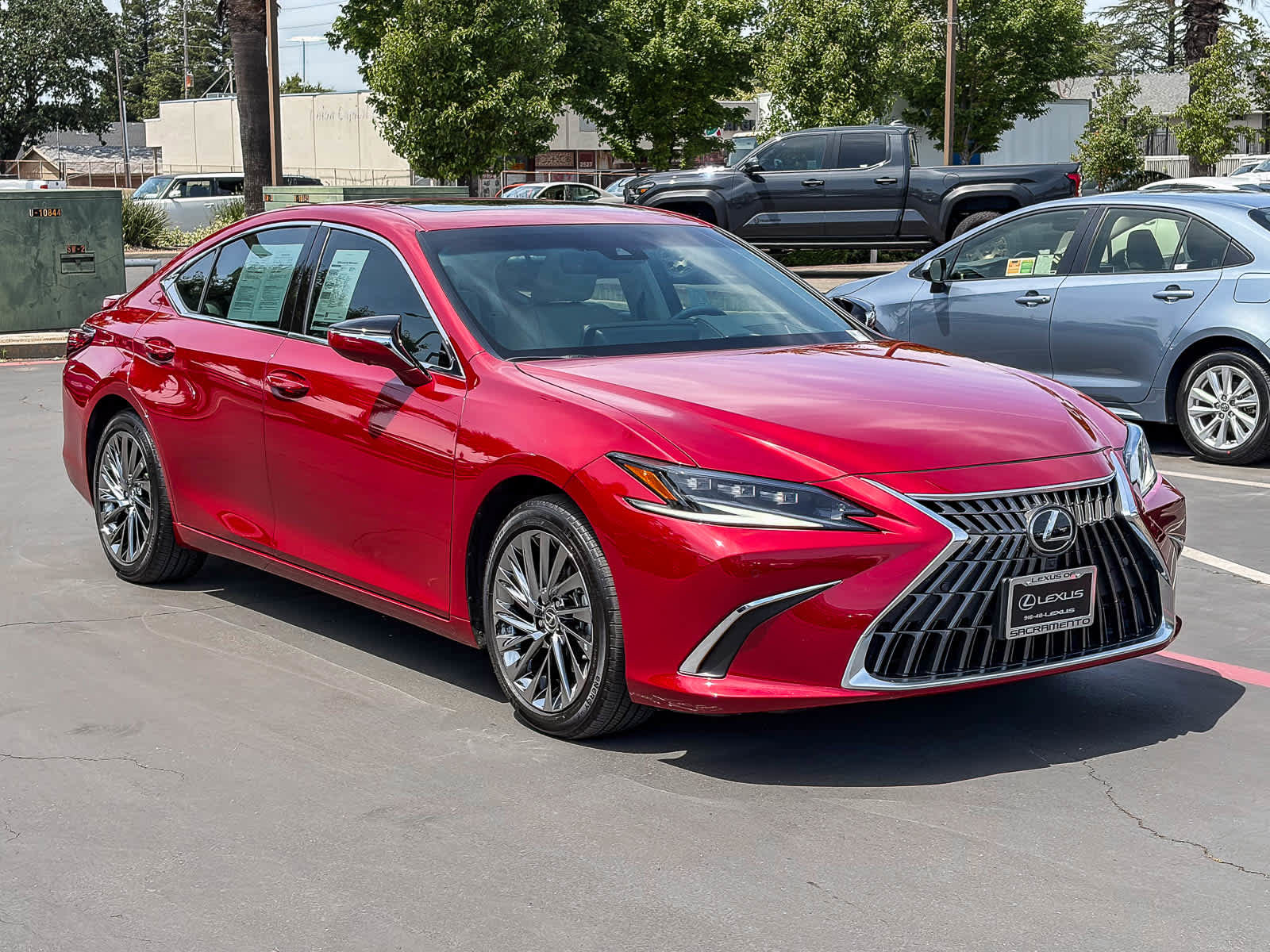 Used 2024 Lexus ES 300h w/ Accessory Package (Z2) FWD image 5
