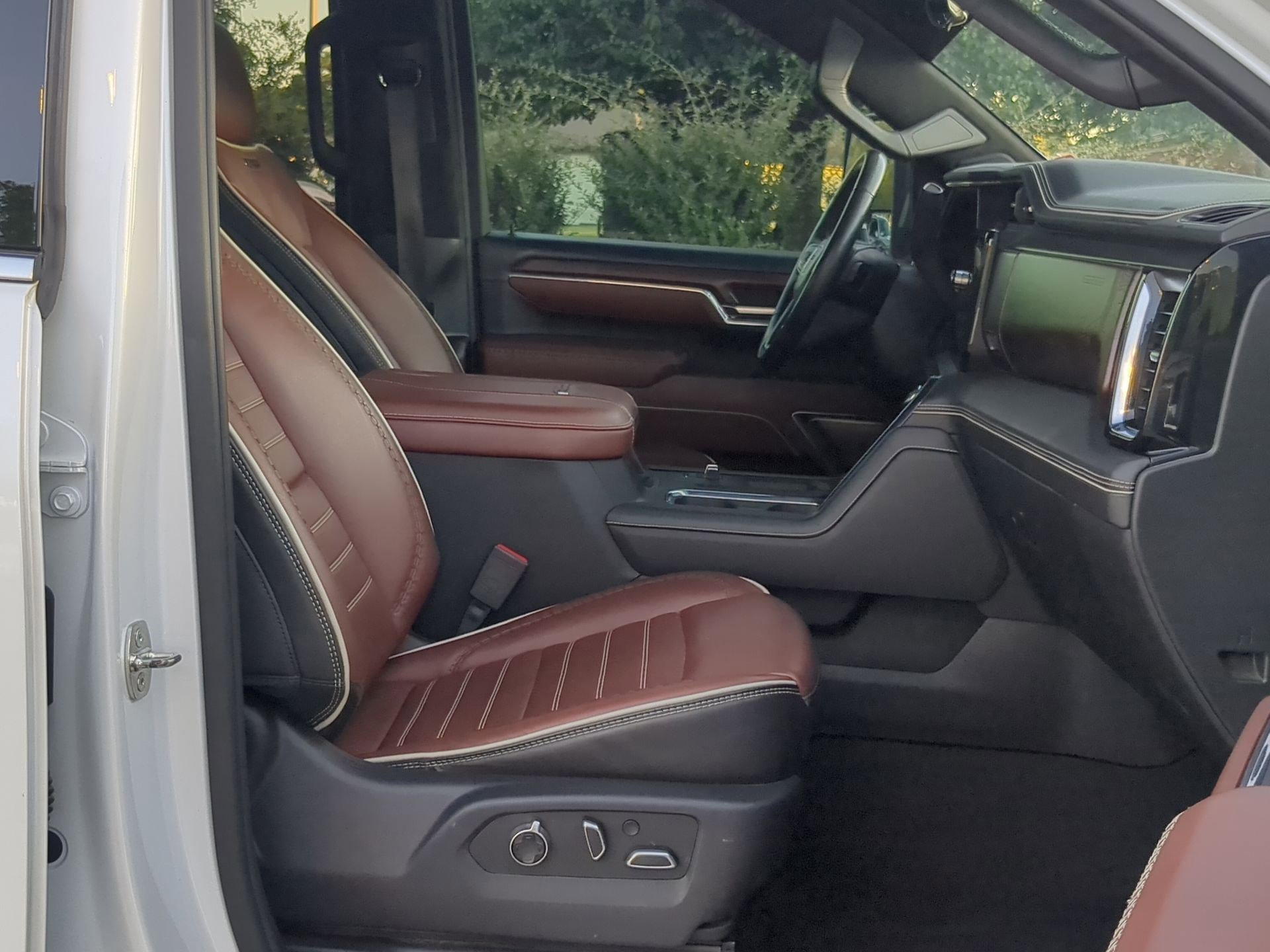 Used 2024 GMC Sierra 2500 Denali Ultimate w/ Max Trailering Package image 27