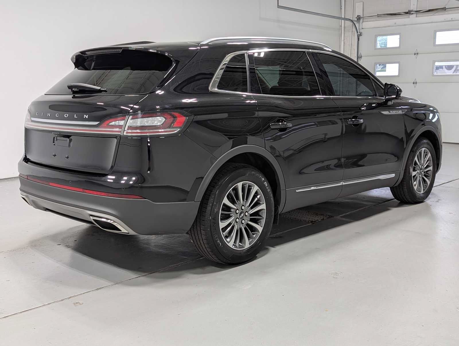 Used 2022 Lincoln Nautilus AWD w/ Premium Package image 9