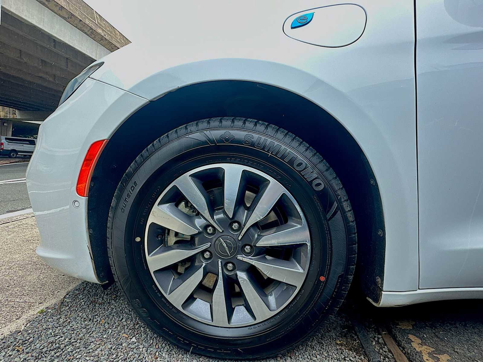 Used 2021 Chrysler Pacifica Touring-L image 12