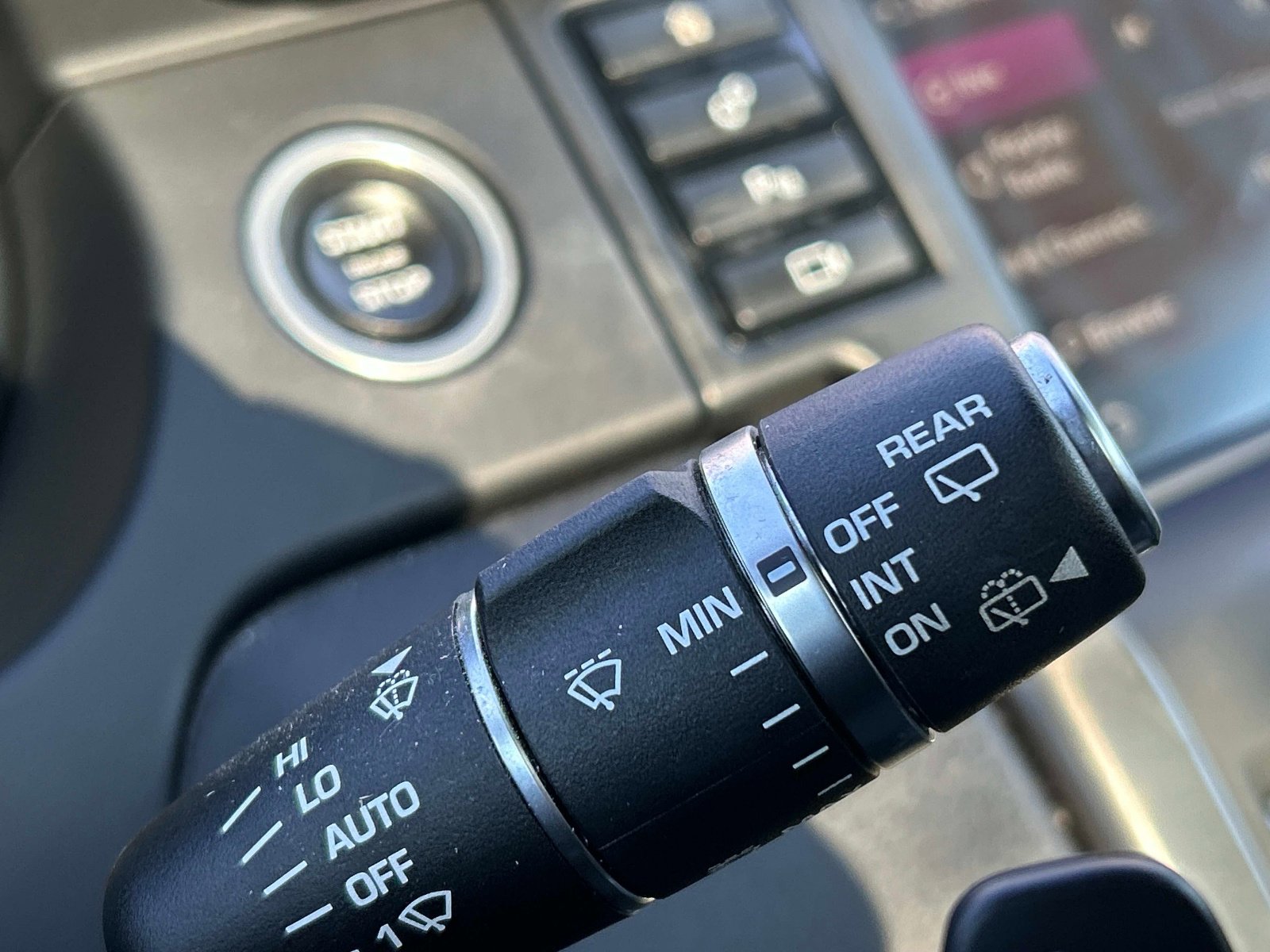 Used 2019 Land Rover Discovery Sport Landmark AWD/4WD image 29