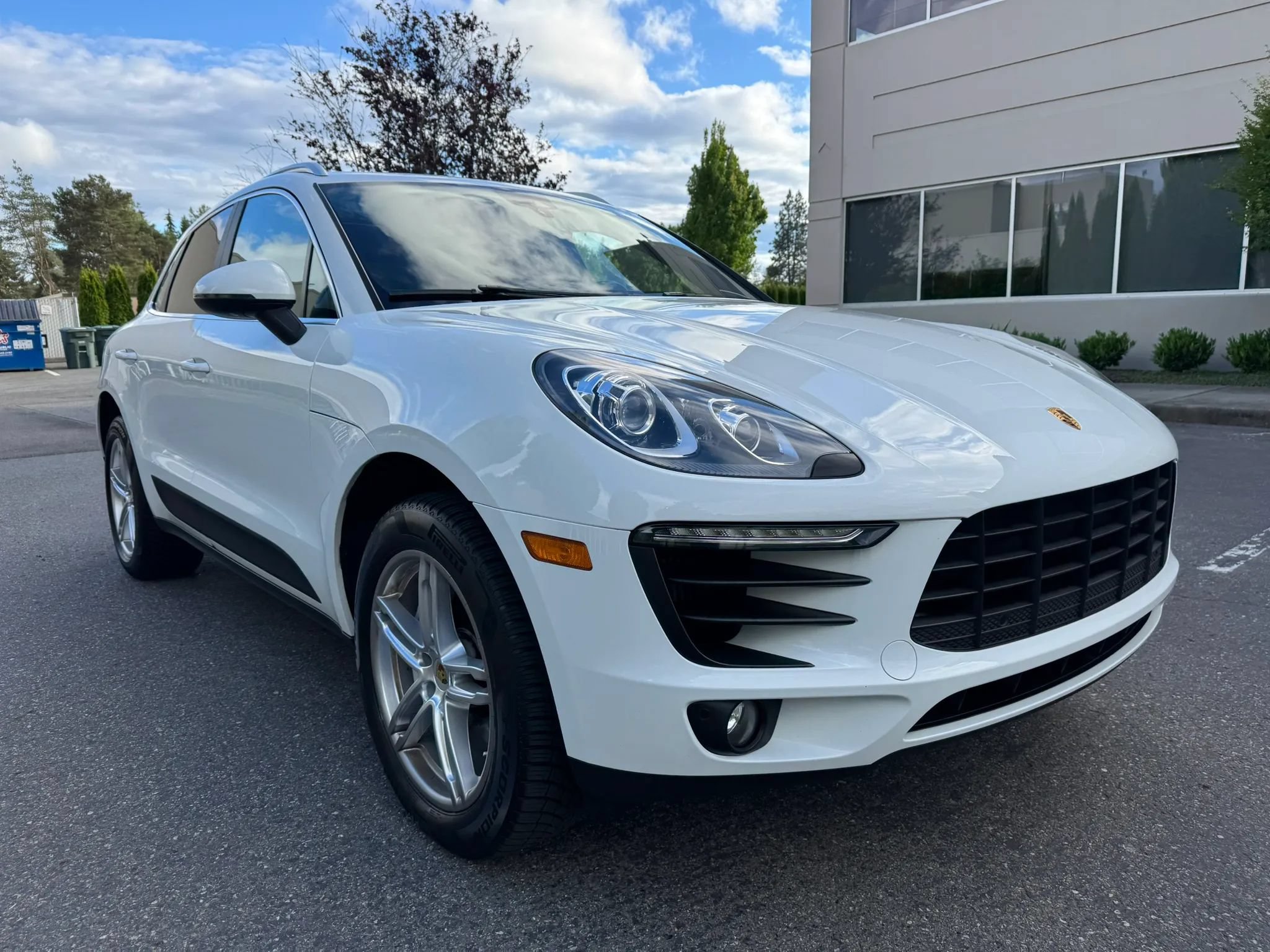Used 2017 Porsche Macan S AWD/4WD image 2