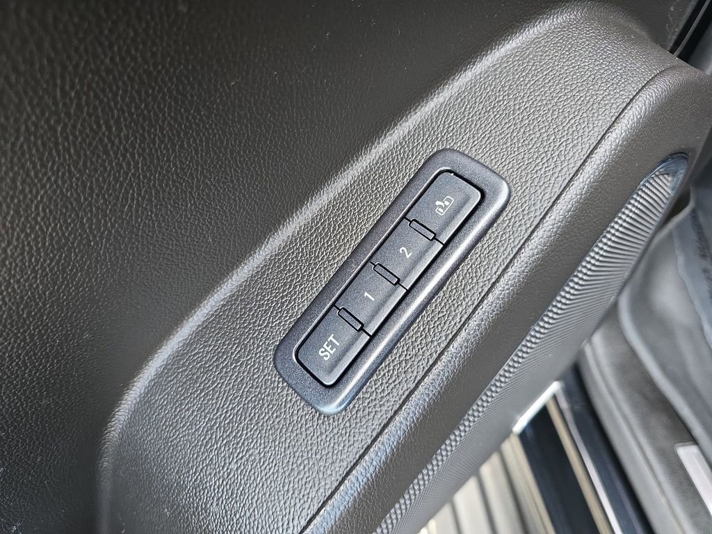 Certified 2018 Chevrolet Suburban Premier image 29