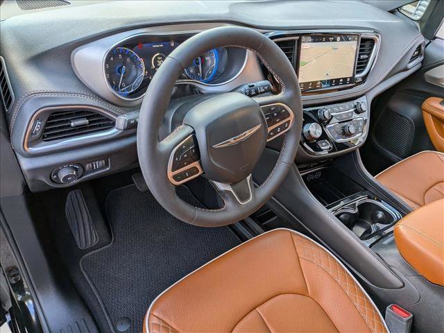 Used 2024 Chrysler Pacifica Pinnacle image 10