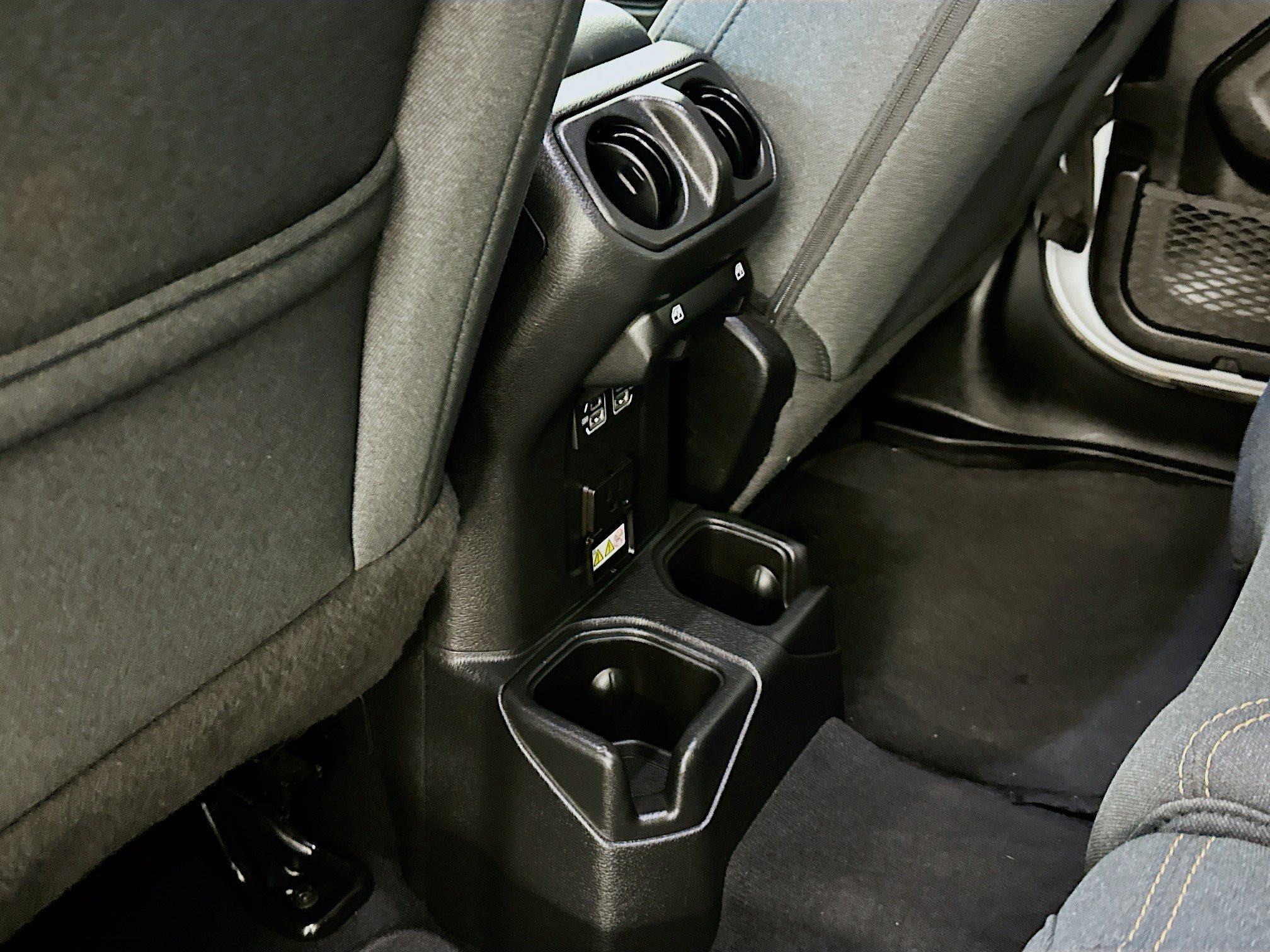 Used 2025 Jeep Wrangler Sahara image 27