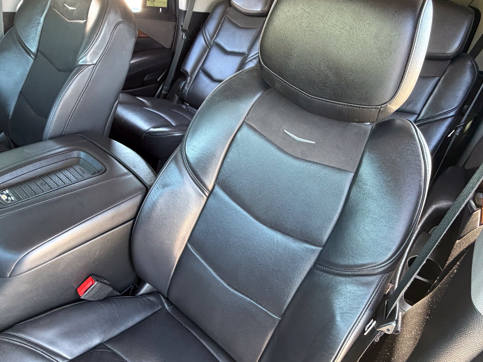 Used 2020 Cadillac Escalade Luxury AWD/4WD image 36